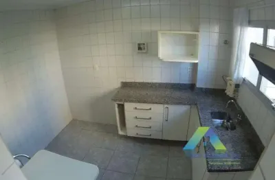 Ótimo apartamento com 2 dormitórios com fácil acesso a comercio e principais avenidas.