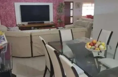 Sobrado com 4 dormitórios, 4 banheiros e com piscina em bosque da saúde/sp!
