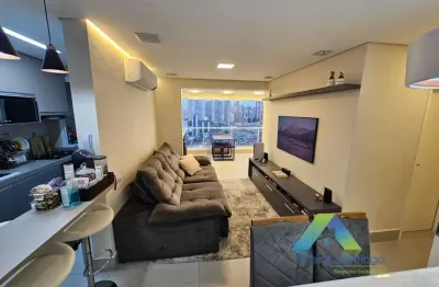 Apartamento com 72m² em andar alto e vista livre com 2 vagas de garagem coberta em localização privilegiada em área nobre na região do tatuapé