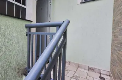 Casa com excelente padrão de acabamento em mini condomínio com 25m² na região da vila das mercês.
