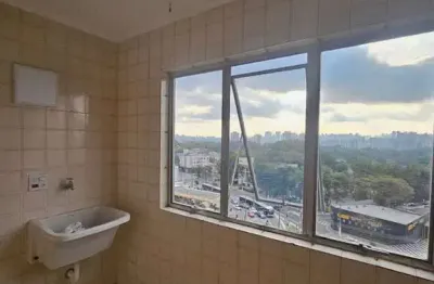 Apartamento Reformado a 200m do Metrô Alto da Boa Vista – Vista Livre e Excelente Iluminação