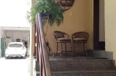 Linda casa com 260 metros, a poucos minutos da estação do metro são joaquim com excelente custo x beneficio !!!