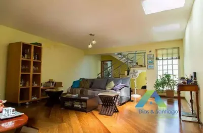 Linda casa à venda com 262m², próximo ao metrô praça da arvore e saúde.