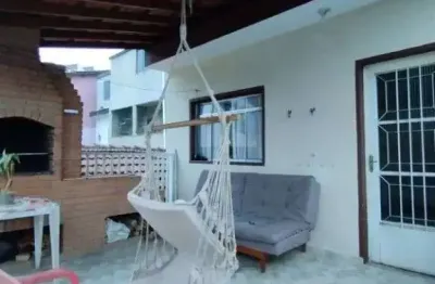 Santo andré casa 145m², com edicula, espaço gourmet com churrasqueira ótima localização e valor !!!