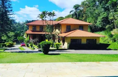 Casa independente com 9 quartos sendo 5 suítes no parque do imbuí - teresópolis/rj.