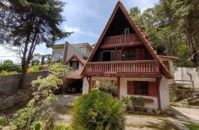 Chalé com 3 quartos sendo 1 suíte, 910 m² de terreno na cascata dos amores - teresópolis/rj.