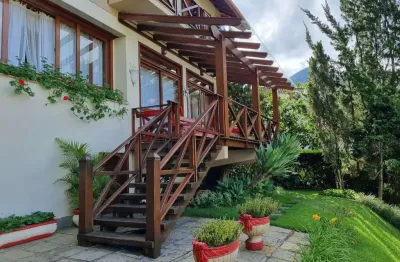 Casa com 5 suítes em condomínio em quebra frascos - teresópolis/rj