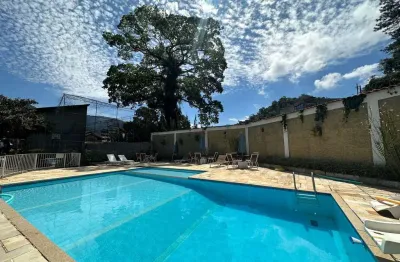 Casa com 3 quartos sendo 1 suíte em condomínio no alto - teresópolis/rj.