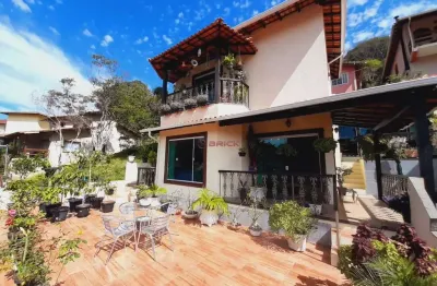 Casa com 3 quartos sendo 1 suíte, 131 m² em vargem grande - teresópolis/rj