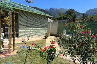 Casa linear com 3 quartos sendo 2 suítes no comary - teresópolis/rj.