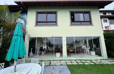 Casa com 4 quartos sendo 1 suíte em condomínio em albuquerque - teresópolis/rj.