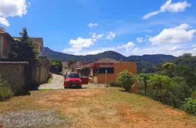 Terreno com 400 m² com platô em condomínio na cascata do imbuí - teresópolis/rj.