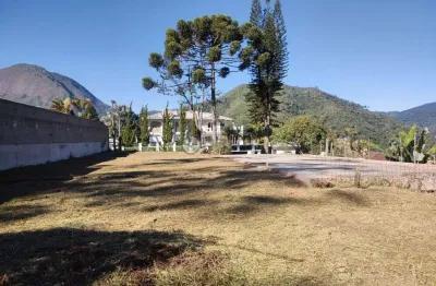 Terreno com 250 m² em declive em condomínio na tijuca - teresópolis/rj.