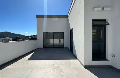 Cobertura linear com 3 suítes, 157 m² na várzea - teresópolis/rj.