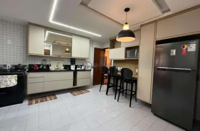 Apartamento com 3 quartos sendo 1 suíte + dependência, 150 m² em agriões - teresópolis/rj.