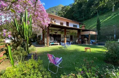 Casa com 3 suítes em condomínio na granja guarani - teresópolis/rj.