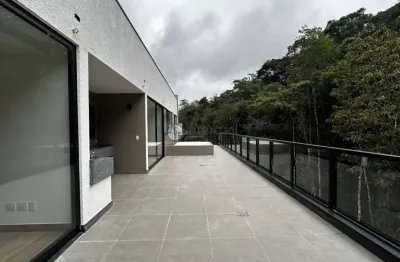 Cobertura linear com 3 quartos sendo 1 suíte, 145 m² no alto - teresópolis/rj.