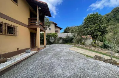 Casa independente à venda com 3 quartos sendo 2 suítes no panorama, teresópolis/rj.