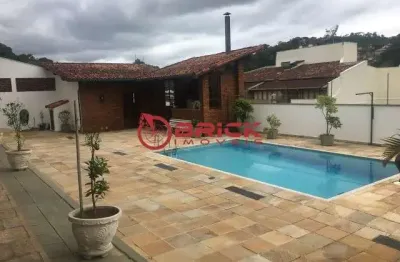 Casa com 4 quartos sendo 1 suíte na tijuca - teresópolis/rj.