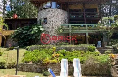 Pousada com ótima localização e cercada pela natureza na granja guarani - teresópolis/rj.