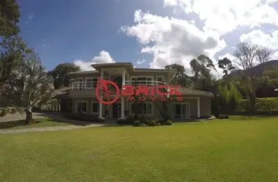 Casa com 6 quartos sendo 4 suítes em condomínio no parque do imbuí - teresópolis/rj.