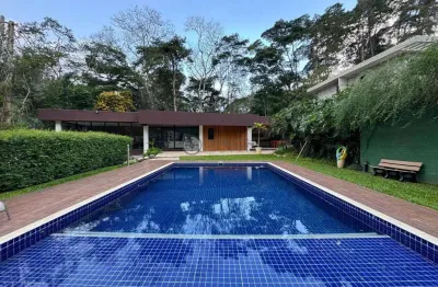 Terreno em condomínio de alto padrão com projeto aprovado na posse, teresópolis/rj.