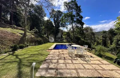 Casa com 5 quartos sendo 1 suíte, 238,74 m² em albuquerque - teresópolis/rj.