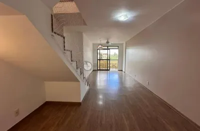 Cobertura duplex à venda com 4 quartos sendo 3 suítes, 144 m² no Alto - Teresópolis/RJ.