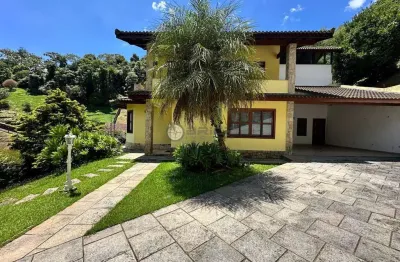 Casa para locação com 4 quartos sendo 1 suíte, 390 m² no golfe - teresópolis/rj.