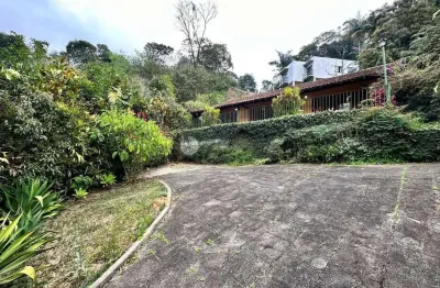 Casa para venda com 3 quartos sendo 1 suíte, 800 m² de terreno em pimenteiras - teresópolis/rj.