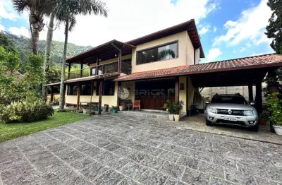 Casa para venda com 6 quartos sendo 3 suítes, 407 m² no comary - teresópolis/rj.