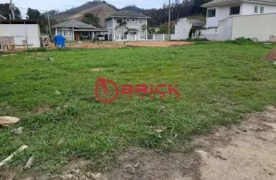 Terreno plano com 300 m² em condomínio em vargem grande - teresópolis/rj.