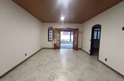 Casa para locação com 2 quartos sendo 1 suíte, 71.23 m² em nossa senhora de fátima - teresópolis/rj.