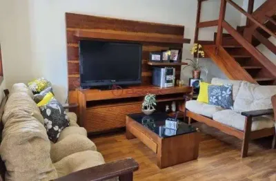 Casa à venda com 3 suítes em condomínio na Pimenteiras - Teresópolis/RJ.