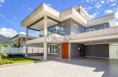 Casa para venda com 4 suítes, 350.78 m² no comary - teresópolis/rj.