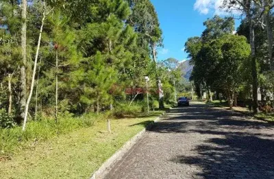 Terreno com 850 m² em condomínio em quebra frascos - teresópolis/rj.