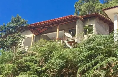 Casa com 3 quartos sendo 1 suíte em albuquerque - teresópolis/rj.