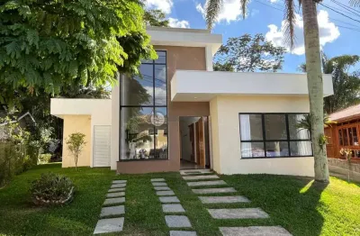 Casa moderna e linear dentro de condomínio com 3 quartos em vargem grande, teresópolis/rj.