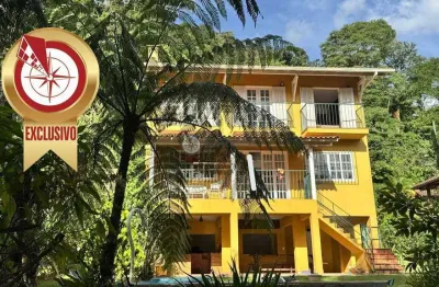Casa para venda com 4 quartos sendo 2 suítes, 300 m² no comary - teresópolis/rj.