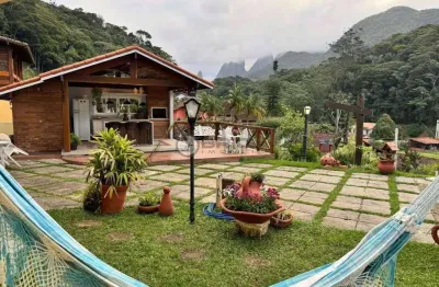Casa com vista privilegiada para o dedo de deus com 4 quartos no comary, teresópolis/rj.