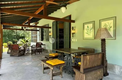 Casa com 3 quartos sendo 1 suíte, 226 m² em condomínio no bom retiro - teresópolis