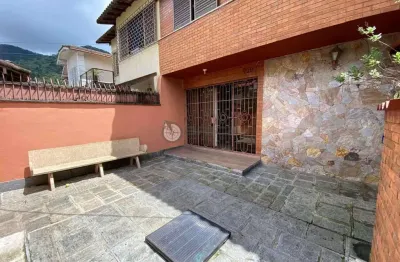 Casa com 5 quartos, 250 m²  em condomínio no alto - teresópolis/rj