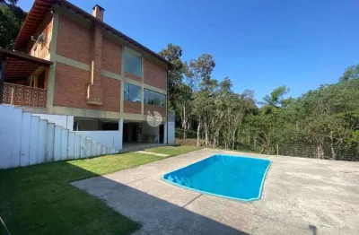 Casa com 4 quartos sendo 1 suíte, 2.000 m² de terreno, em condomínio em três córregos - teresópolis/rj.
