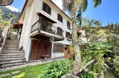Casa para venda com 3 quartos sendo 1 suíte, 168 m² na cascata dos amores - teresópolis/rj.