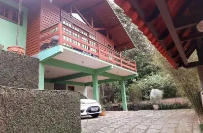 Casa à venda com 5 quartos sendo 1 suíte, 141 m² em albuquerque - teresópolis/rj.