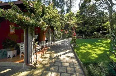 Casa à venda com 4 quartos sendo 1 suíte, 2 mil m²  de terreno no parque do imbuí - teresópolis/rj.