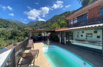 Casa independente à venda com 4 quartos sendo 1 suíte, 250 m² no parque do ingá - teresópolis/rj.