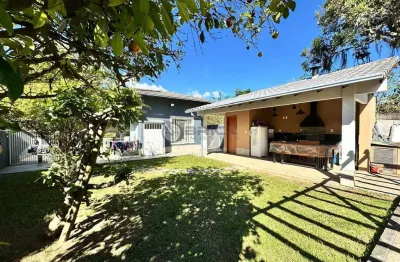 Casa à venda com 3 quartos sendo 1 suíte, 135.92 m² em vargem grande - teresópolis/rj.