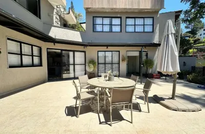 Casa à venda com 5 quartos sendo 3 suítes, 358 m² em iucas - teresópolis/rj.