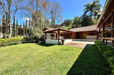 Casa à venda e locação em condomínio com 4 quartos sendo 2 suítes, 150 m² em vargem grande - teresópolis/rj.